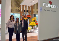 Flores Funza has been in operation for 42 years now, and grows alstroemeria and carnations. Recently, the grower boasting around 240 hectares of production area added scabiosa to the assortment.